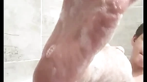 Beamy little shaver masturbates in bathtub