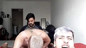 Um putinho queria comer meu namorado ander hard mas tinha que levar a piroca do kxorro! video completo vc encontra not any meu xvideos red!