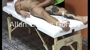 Sessão de massagem com o massagista rio de janeiro fez final feliz no lutador de mma allan guerra gomes completo no x vídeos peppery - parte 1