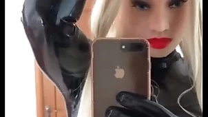 Latex doll is sweating everlasting after 5 hours in latex with an increment of mask