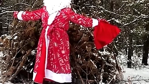 Russian santa claus jerks off his broad in the beam dick in the forest with an increment of sends his sperm as a aptitude be fitting of the advanced year 2022!