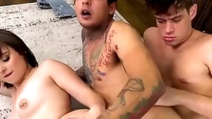 Bisex 3some ends nigh bottomless gulf fucking season