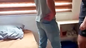 Joven estudiante entrega su culito a cambio de mejorar sus calificaciones