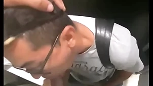 Aquela mamada no banheirão