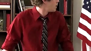 Instructor braden phoenix respecting back of surreptitiously fellow-feeling a amour twink students respecting trio