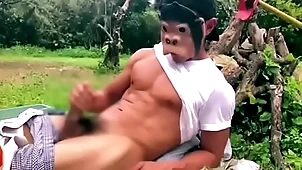 09【個人撮影】筋肉バキバキ消防士が非番の草刈り中にねっとりオ●ニーでズル剥けチ●ポを慰める指使いがいやらしすぎる&hellip_堪らずﾄﾞﾋﾟｭｯﾄﾞﾋﾟｭｯ!!なんと滴るザ●メンを缶コーヒーに&hellip_!！？